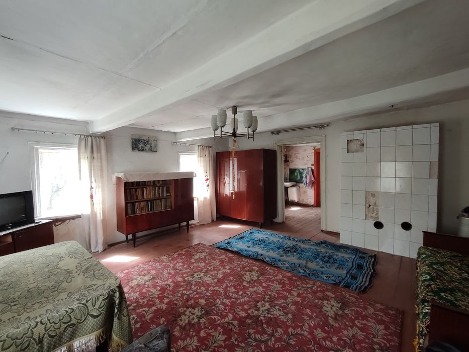 Продам пів будинку та 10 соток землі в Лазарівці