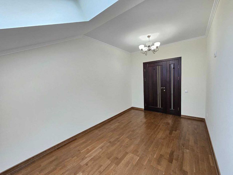 Продається 1-кімнатна квартира площею 42 м² по вулиці Хоткевича.