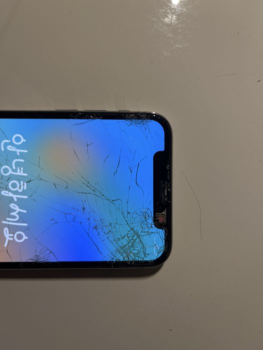 Iphone X partido na frente e traseira