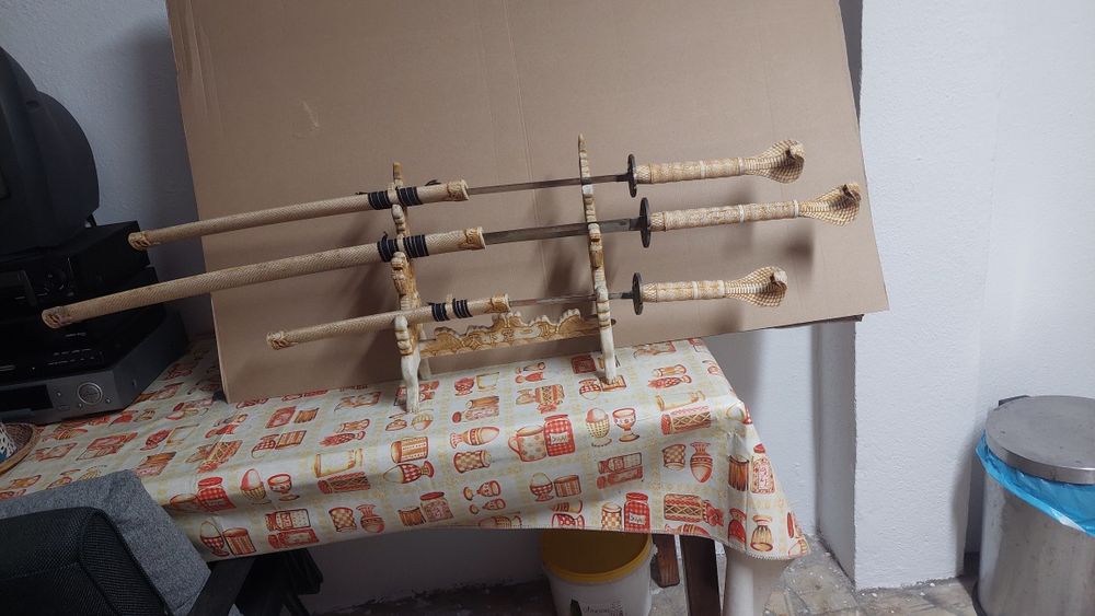 Katanas decorativas