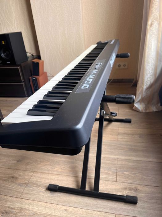 Повнорозмірна міді midi клавіатура M-Audio Keystation 88 комплект