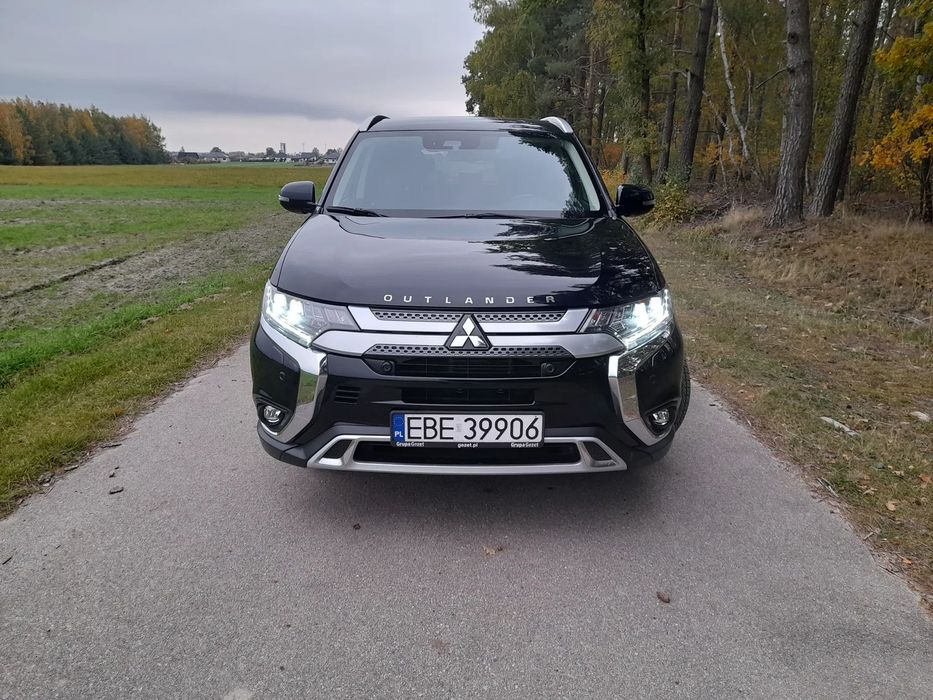Mitsubishi Outlander Mitsubishi Outlander Instyle Plus 4WD stan idealny