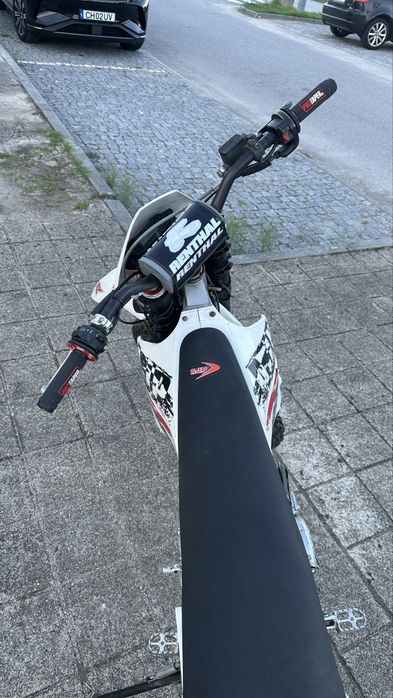 AJP 250 PR5 matriculada