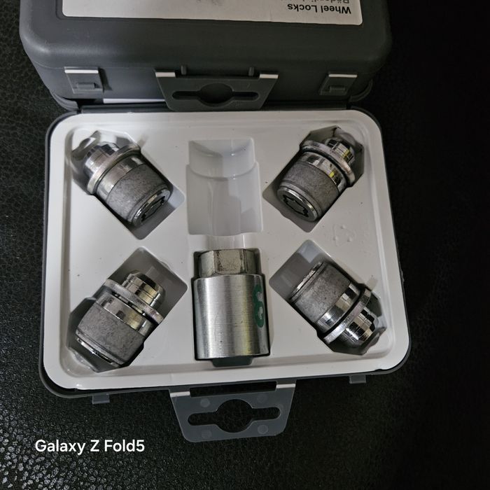 Nowe nakretki zabezpieczające Toyota CHR Yaris Corolla Auris Camry