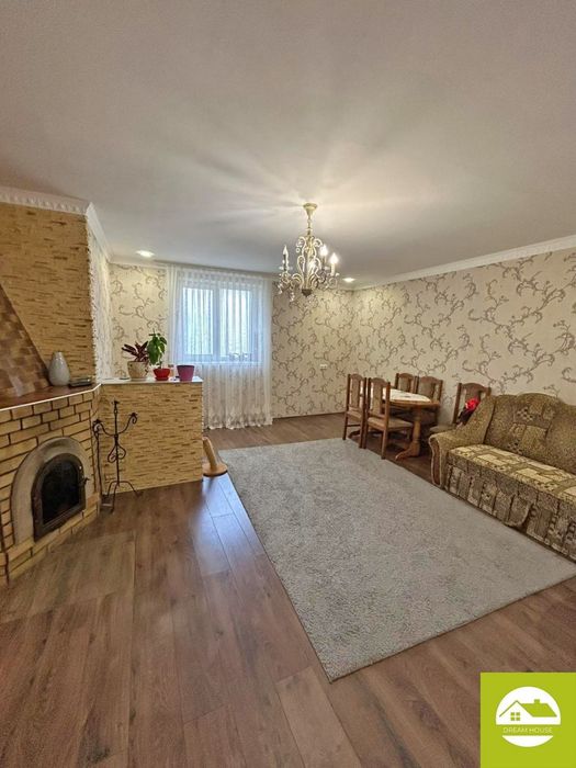 Продається будинок в центрі