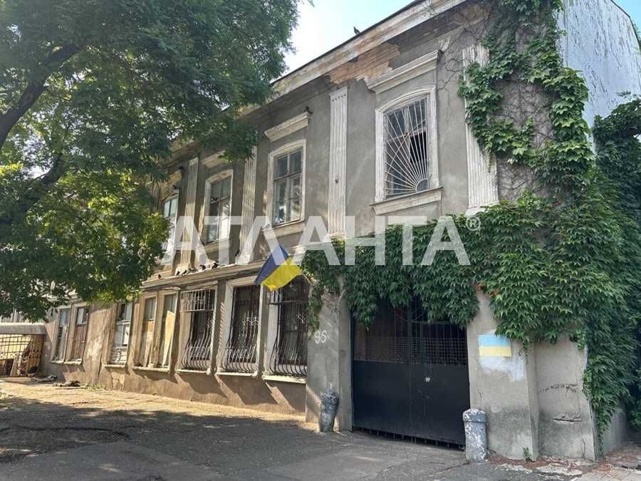 Продажа фасадного здания в центре города. код 375272