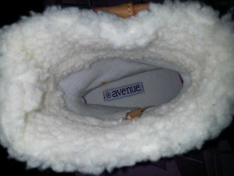 Чоботи нові  демі стильні та комфортні avenue.