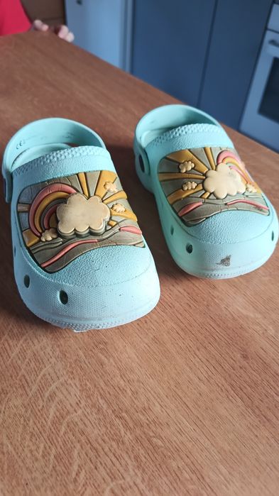 Buty, klapki, chodaki, 25