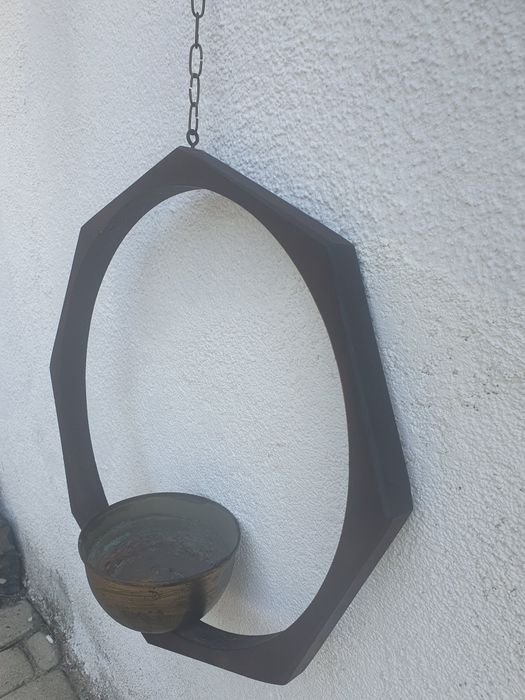 stary wiszący drewniany kwietnik . Średnica 45 cm