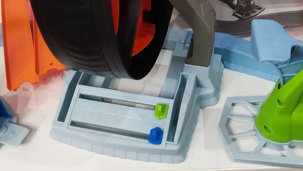 Б/в Трек Hot Wheels Action Вертиколо Кругове протистояння (GJM77)