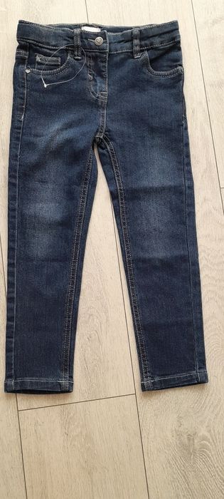 Nowe spodnie dziewczęce jeansowe 5lat