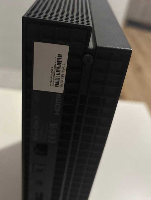 Xbox One X 1TB – sprawny, 4K/HDR, napęd OK + GTA V, możliwy dowóz (Warszawa)