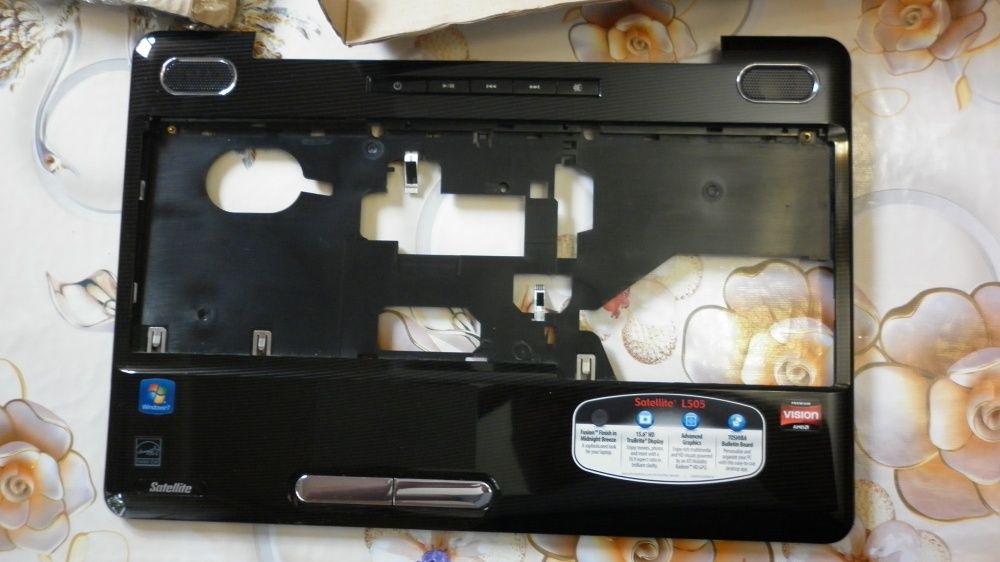 Крышка корпуса Toshiba 505,500 ( матрицы, тачпада , верхняя )