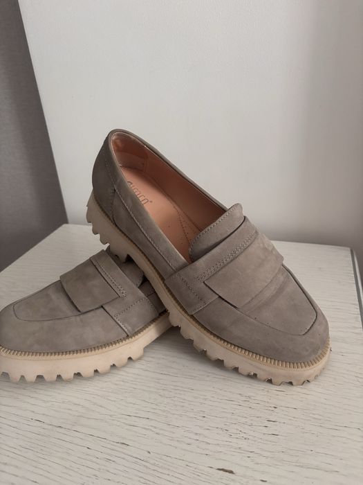 лофери бєжєвого кольору