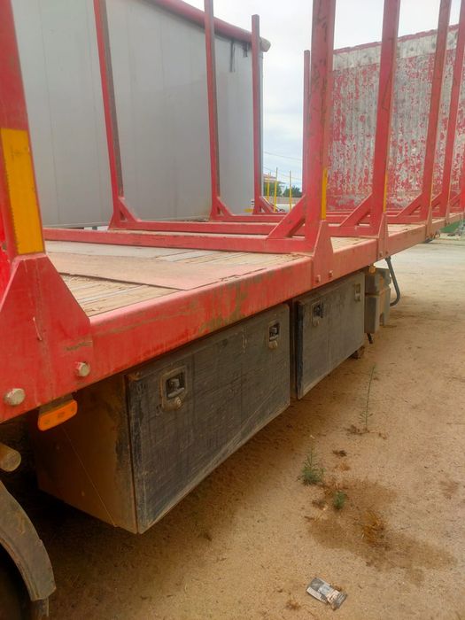 Semi-reboque Porta Madeira