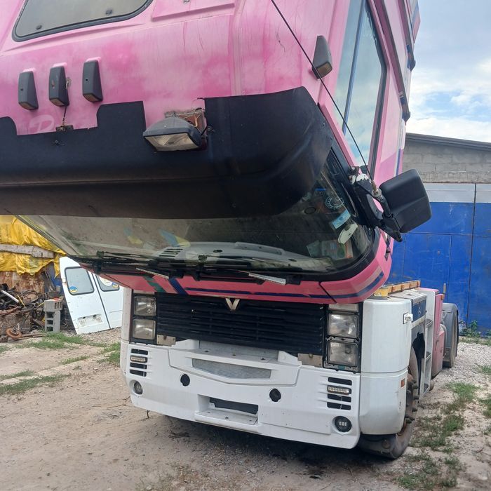 Розбираю рено магнум 470