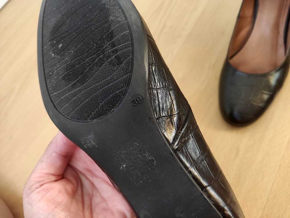 Sapatos de pele, pretos