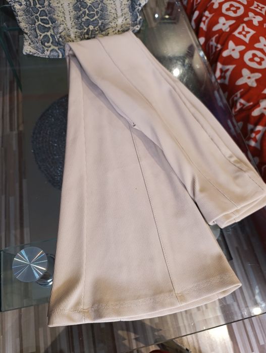 Spodnie Bershka kremowe flare