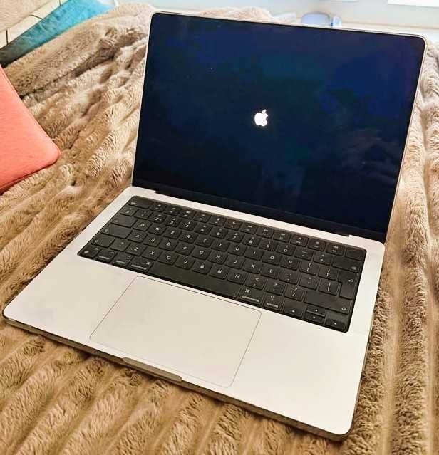 MacBook Pro 14" (M3 Pro, 18 GB RAM / 512 GB SSD) – jak nowy!