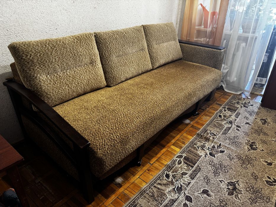 Диван розкланний в хорошому стані
