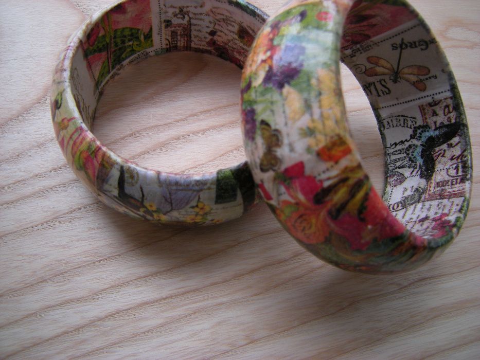 bransoletka decoupage - kolorowe kwiaty motyle ptaki na znaczkach