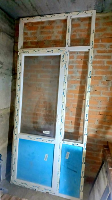 Двері балконні пластикові