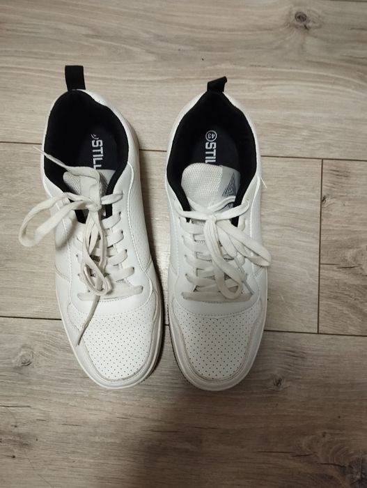 Кросівки чоловічі