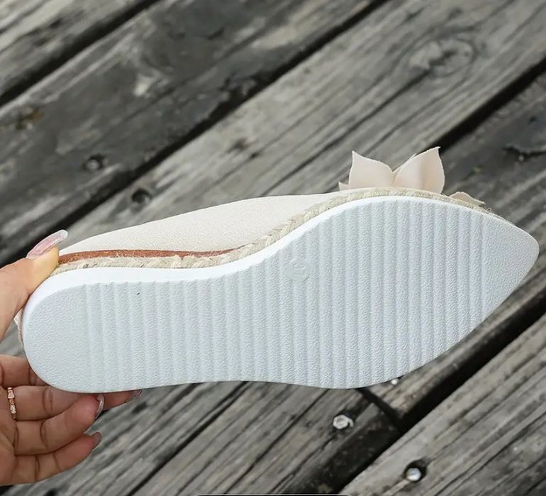 Бежеві туфлі на танкетці жіночі, балетки