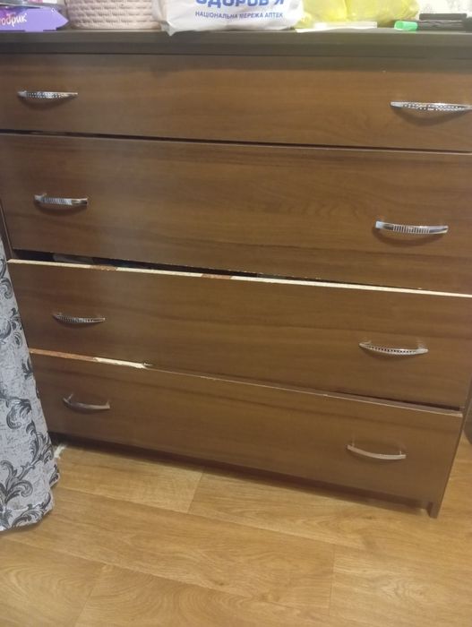 Продам комод,потребує заміни направляючих
