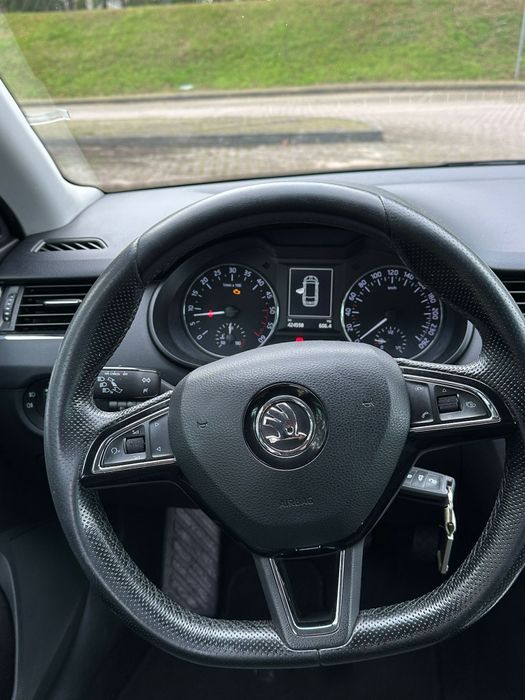Skoda oktavia 2.0 tdi 150cv.Troco por um carro de sete lugares.