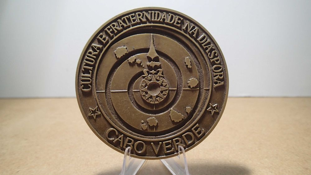 Medalha em bronze 75º Aniversário do Liceu de Cabo Verde