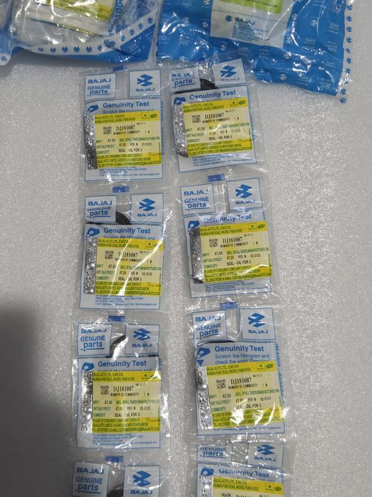 Сальник передньої вилки BAJAJ Boxer 125/150 DJ181087