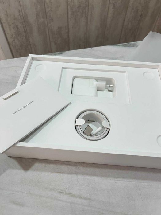 Macbook Air M4 - 13P - 16/256GB - LUZ DAS ESTRELAS - 24 MESES DE GARANTIA