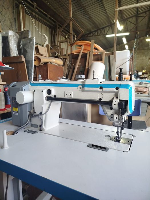 Vendo máquina de costura marca jack  2030 industrial para estofos ou trabalhos profissionais, máquina muito boa qualidade, vendida com muito pouco  us