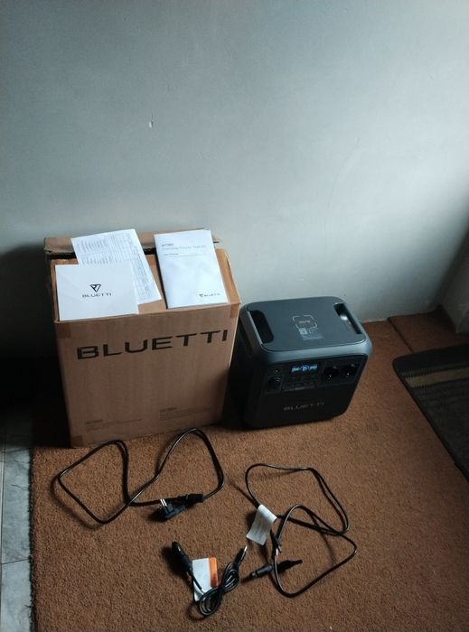 зарядна станція Bluetti AC180