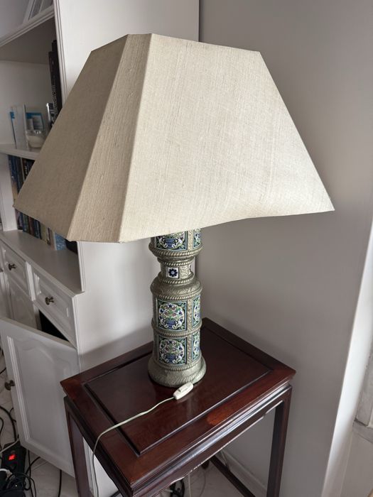 Candeeiro de Mesa Vintage em Latão e Cerâmica Trabalhada com Abajur