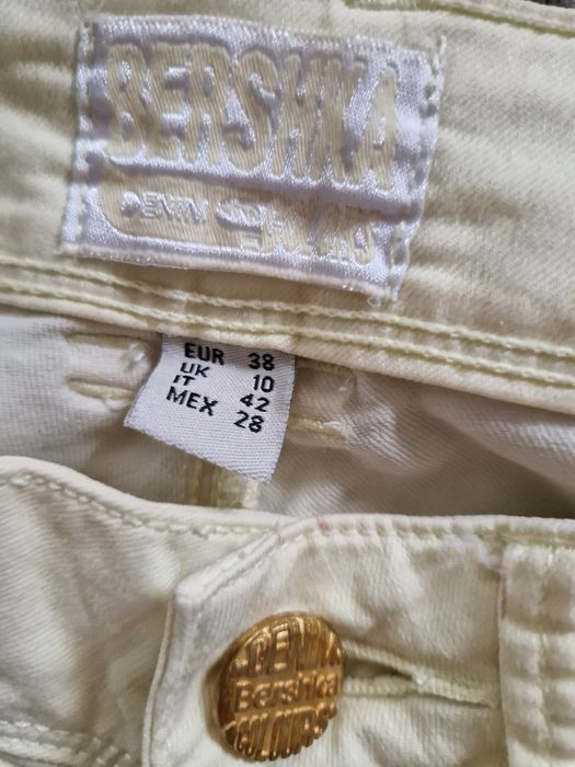 Calça ganga amarela da Bershka