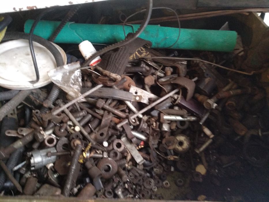 Болты гайки саморезы шайбы