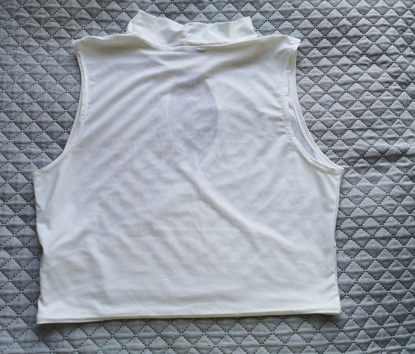 Krótki biały top Boohoo Night z wycięciem dekoldem rozmiar 42stan bdb