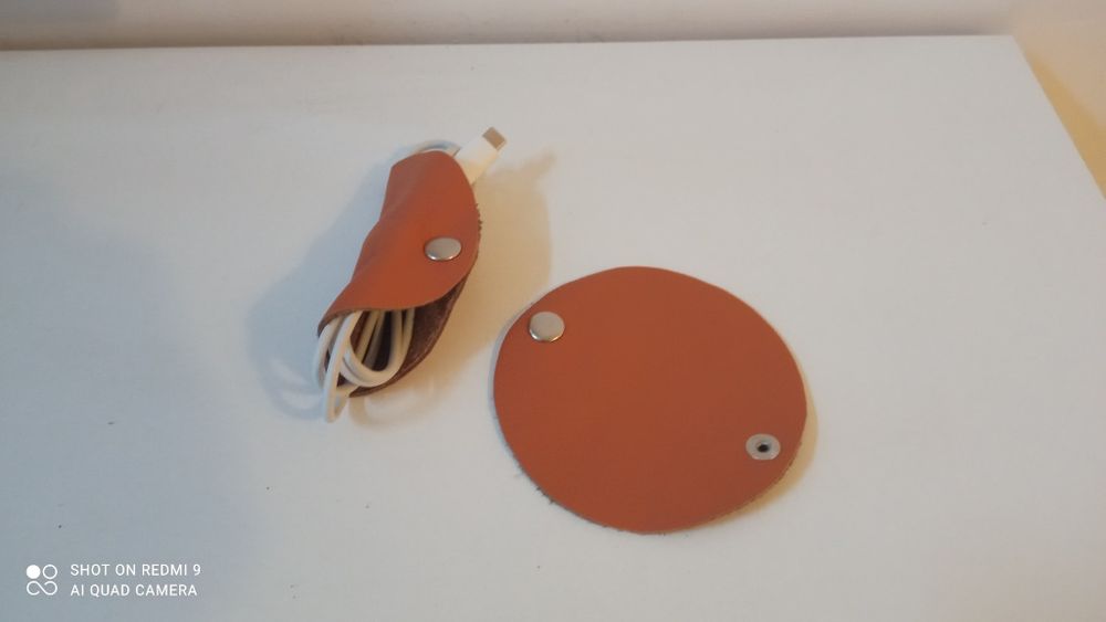 Skórzany organizer na sznurek