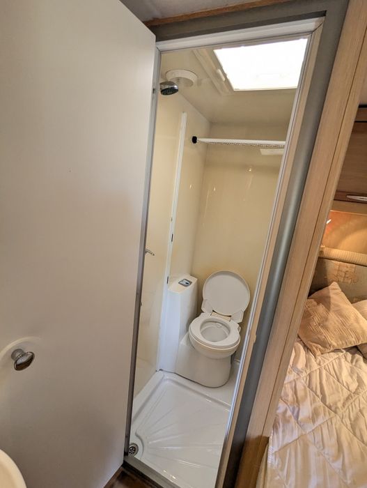 RESERVADA Caravana / impecável/quarto separado levo ao local