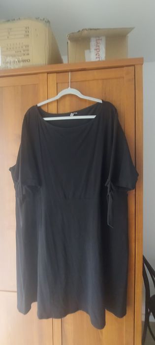 Czarną sukienka 50