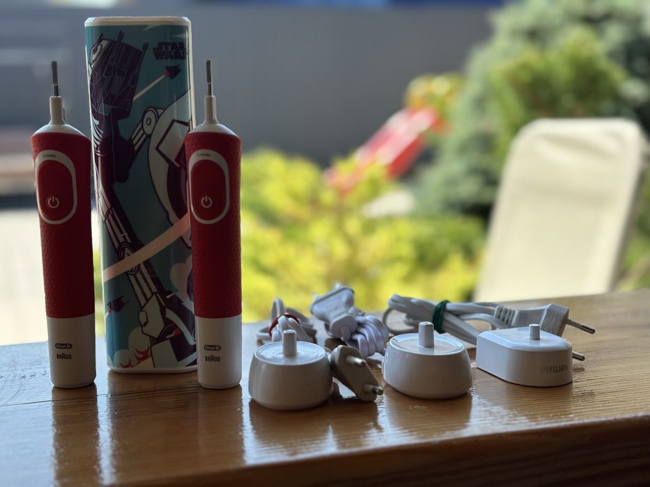 Дитяча електрична зубна щітка Oral-B kids Braun 3+ ідеальний стан з зарядним та футляром