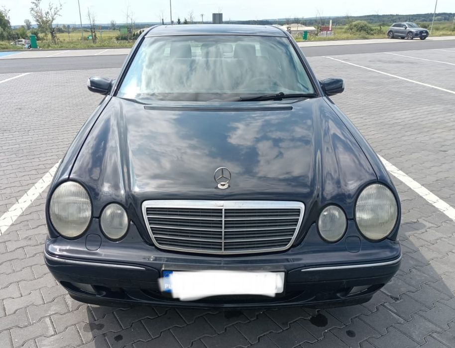 Mercedes-Benz E210 elegance