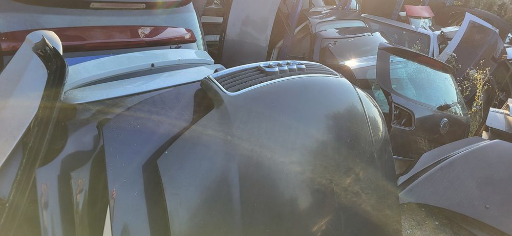 Maska Audi A4 B6 Czarna ładny stan lakieru bez rdzy  Kompletna