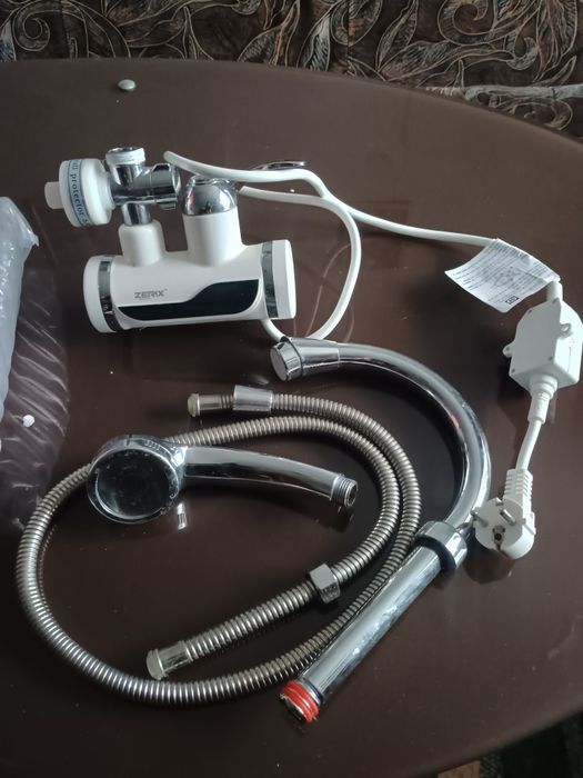 Електричний кран водонагрівач з душем