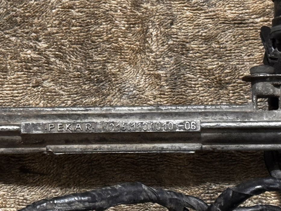 Топливная рампа PЕКАR с форсунками на змз4213-4216 газель, уаз