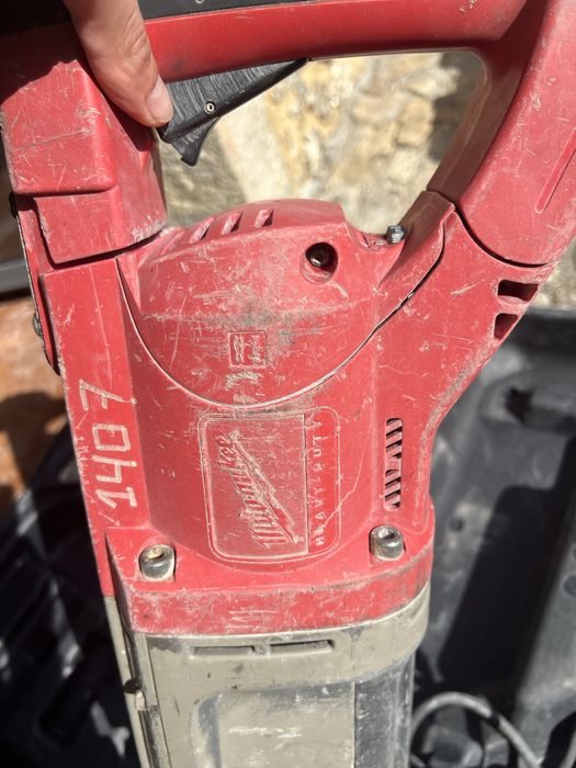 Martelo Demolidor Milwaukee Kango 900 K – Profissional
