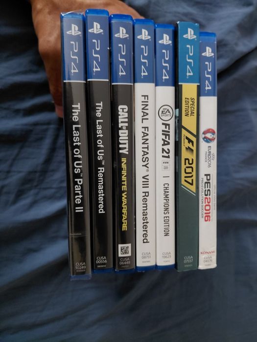 PS4 com 10 jogos
