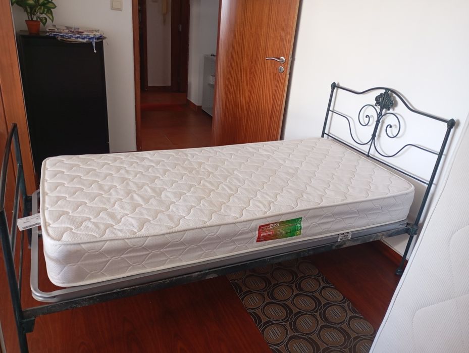 Cama de solteiro de ferro maciço